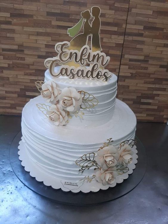 decoração lindíssima, bolo de casamento pequeno